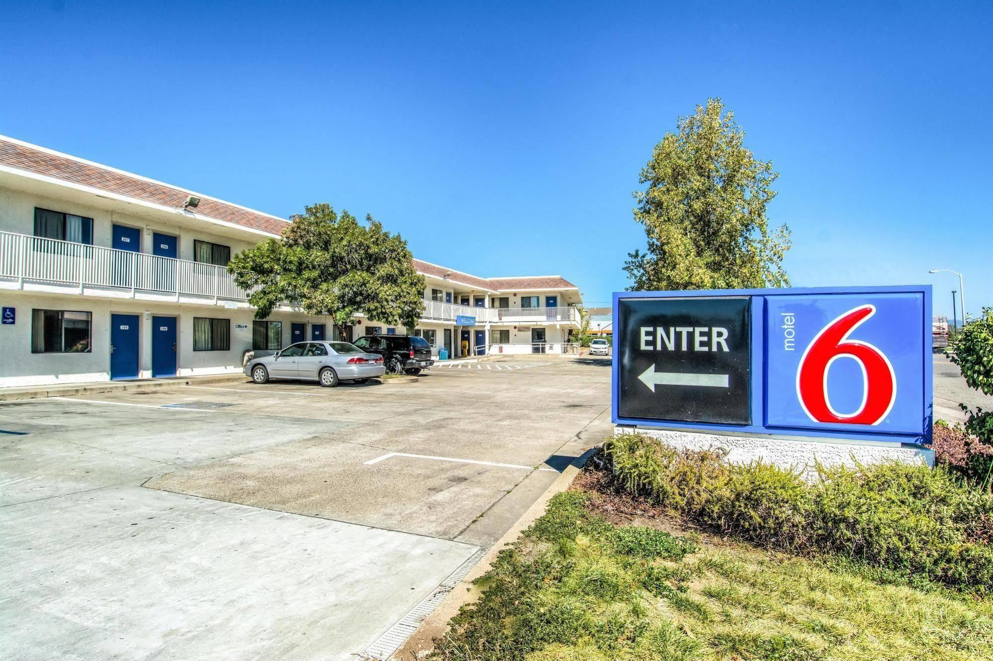 Motel 6-Redding, Ca - North Экстерьер фото